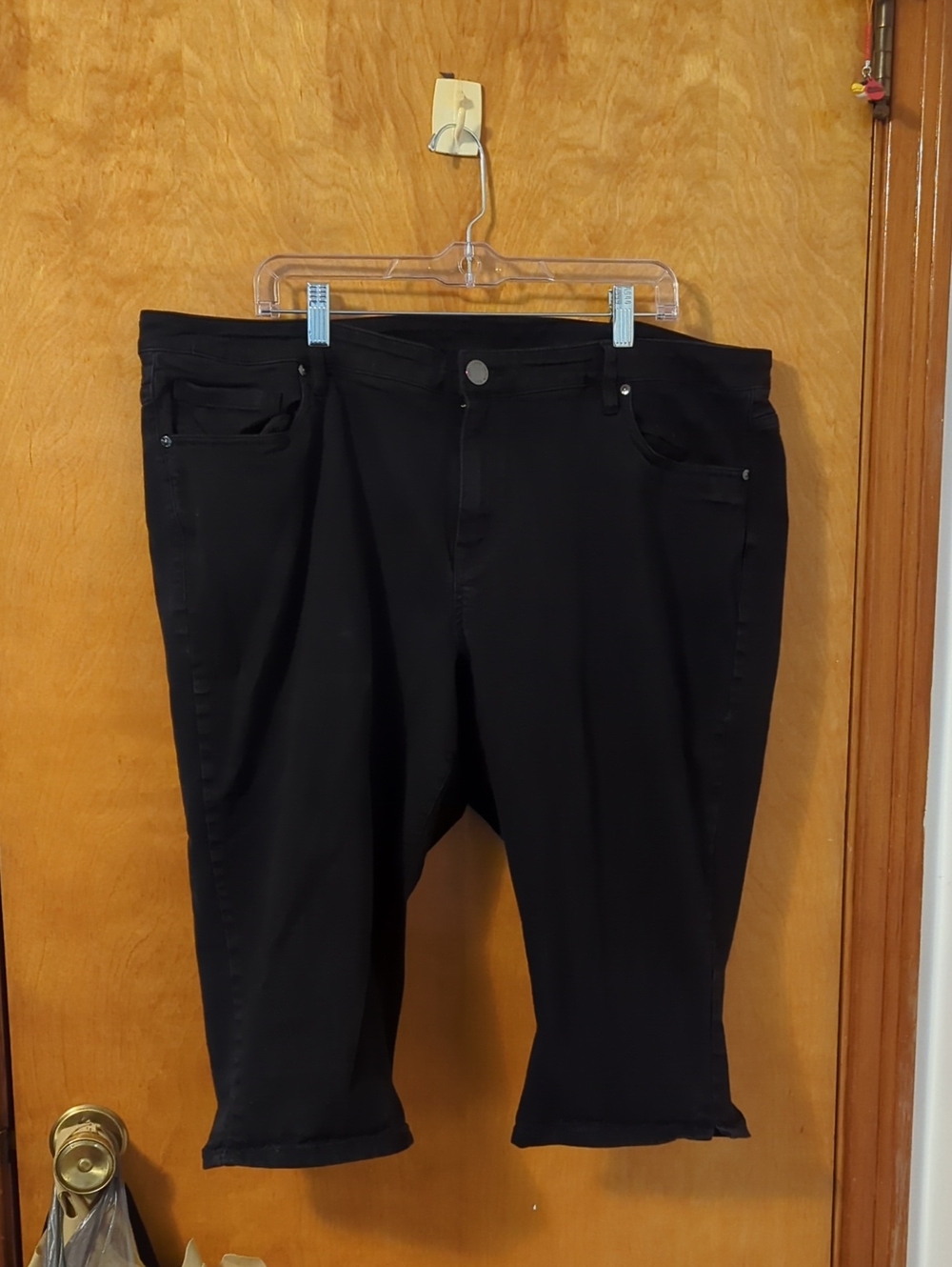 Black Stretch Capri Pants